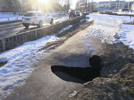 В Орле нашли «портал в другой мир» в асфальте
