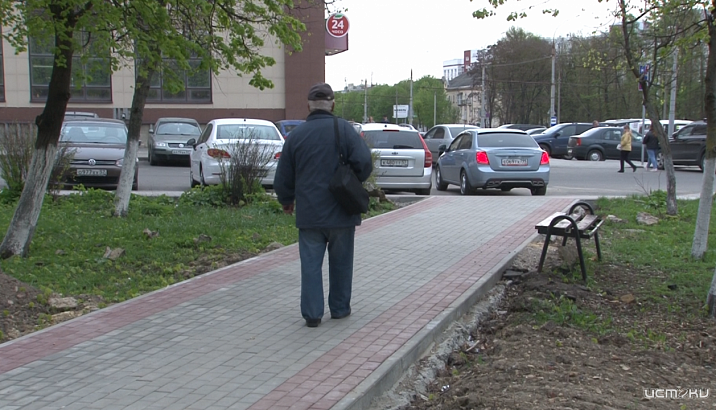 "Ни деревца, ни лавочки". Орловчане опять жалуются на произведенный ремонт улицы Комсомольская