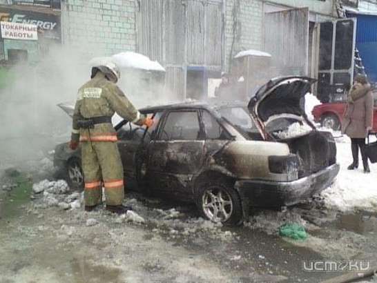 В Ливнах горел автомобиль «Ауди» 