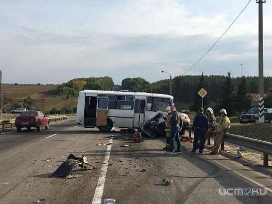 Фатальный выезд на встречку: под Орлом в ДТП с автобусом погибли два человека