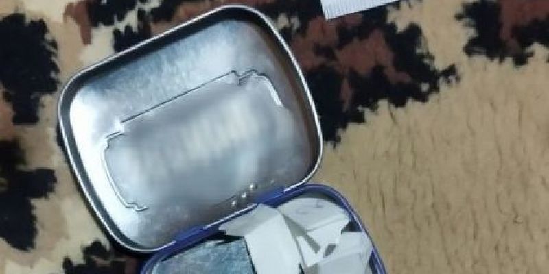 В косметичке жительницы Мценска нашли свертки с наркотиками