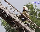 Эвакуировать пришлось 15 человек. Во Мценске горела многоэтажка. Сейчас в доме отключены коммуникации, жителей поселили в пункте временного размещения