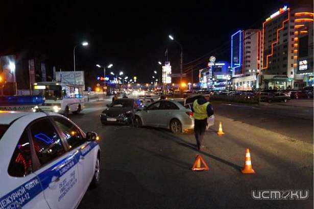 Две иномарки столкнулись на Кромском шоссе