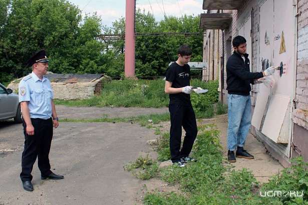 В Орле прошла акция "Закрась рекламу смерти"