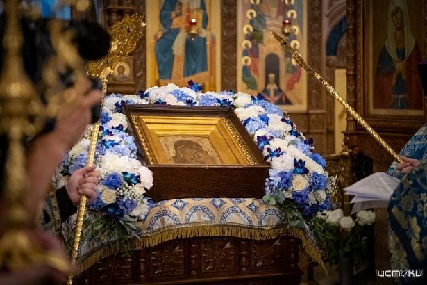 Чудотворный образ Казанской иконы Божией Матери встретили почти 3 тысячи орловчан