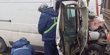 Управление МЧС по Орловской области Орловским спасателям пришлось деблокировать пассажирку после ДТП с грузовиком