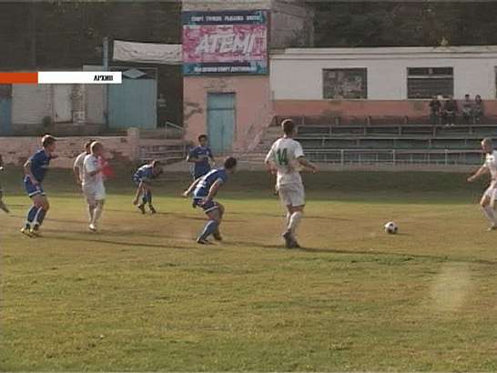 На стадионе Динамо очередной матч Первенства города по футболу