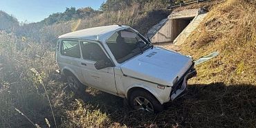 Накануне в обеденные часы "Лада" оказалась в кювете