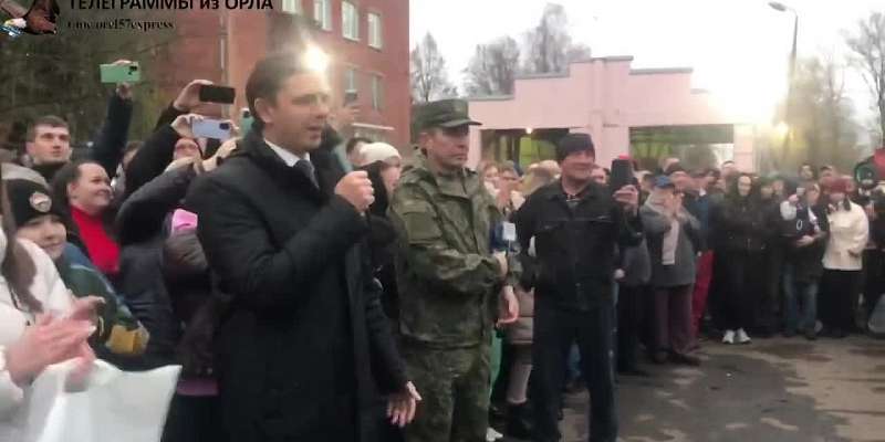 Три пары скрепили свои отношения узами брака перед мобилизацией