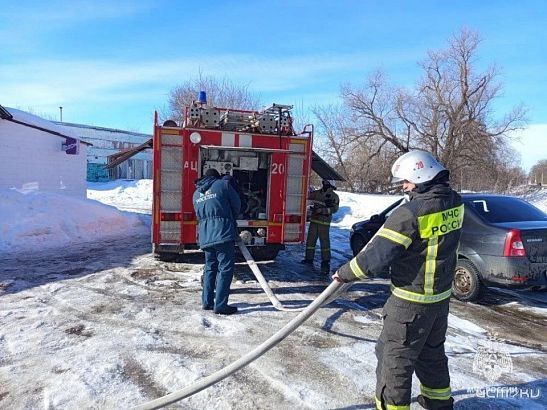 8 марта сотрудники МЧС России тушили магазин и хозпостройки