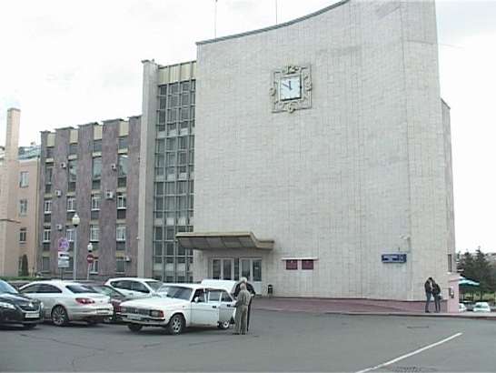 Чиновники любят дорогие авто