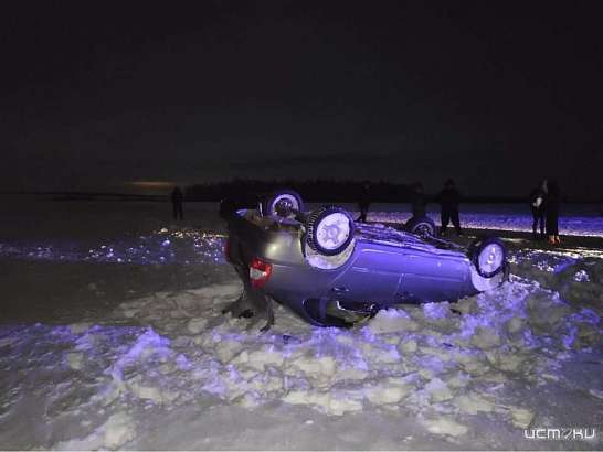 С орловской трассы в кювет улетела и перевернулась «Лада»