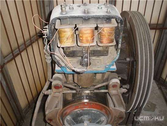 Орловчане украли деталь с лифта жилого дома