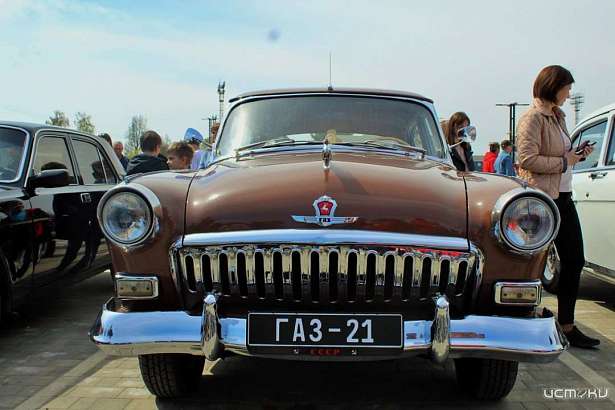 Жигули, чезет и машины бизнес-класса: в Орле прошла выставка ретро-автомобилей