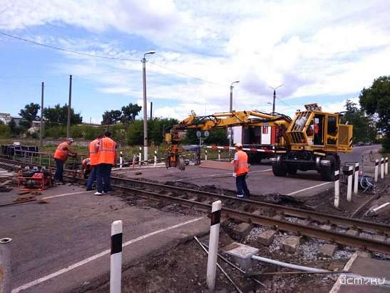 Повышение безопасности на железнодорожных переездах в Орловской области: установка «шумовых полос» и текущий ремонт