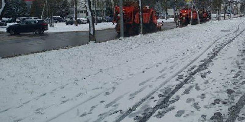 В орловской мэрии отчитались, что на дороги вышло 60 снегоуборочных машин
