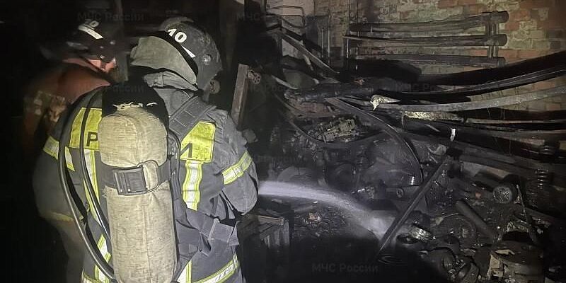 В Мценске потушили пожар на складе на улице Автомагистраль