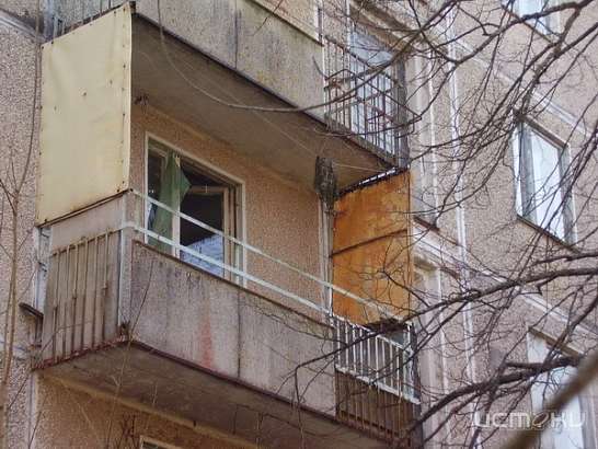 Мужчина упал с высоты четвертого этажа 