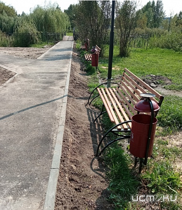 Глазами очевидцев: в Нарышкино в парке появились "недоступные" лавочки