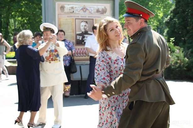 В День Победы орловчане закружатся в ритме танго военных лет В День Победы орловчане закружатся в ритме танго военных лет