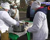 Из-за обрыва линий поселок Колпна и еще ряд населенных пунктов оказались без электричества. Виной-обвал деревьев, которые задели еще и газопровОд. К с...