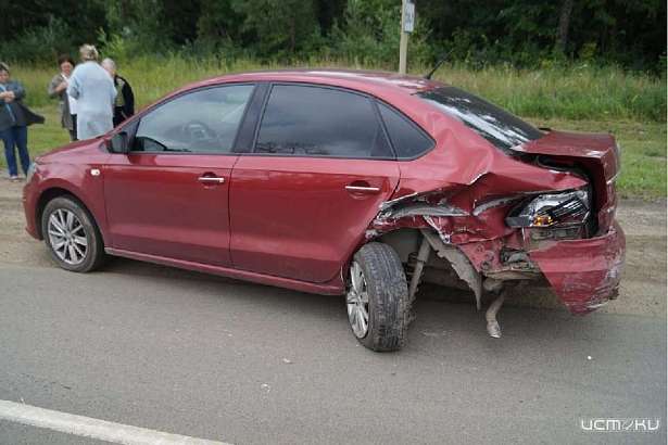 В Орловской области пенсионер на внедорожнике въехал в попутную легковушку