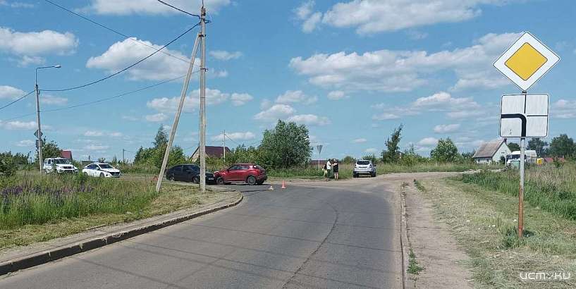 В Орле лоб в лоб столкнулись Nissan Juke и «Лада Гранта»