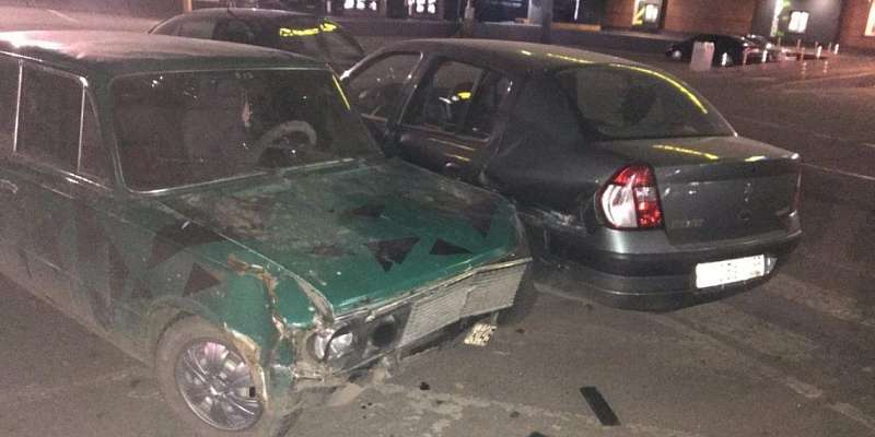 В Орле гонки на «жигулях» закончились ДТП с двумя разбитыми иномарками