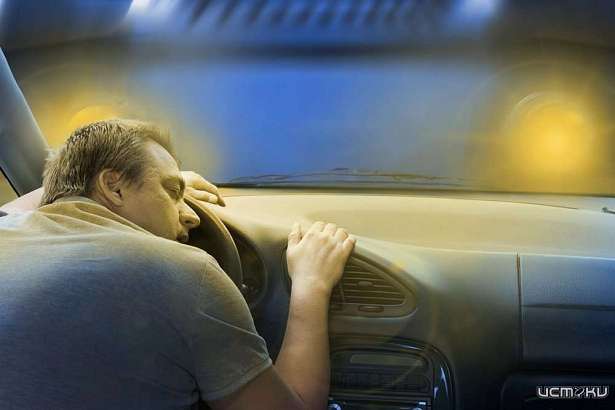 Орловчанин едва не умер за рулем авто. Помогли избежать трагедии полицейские