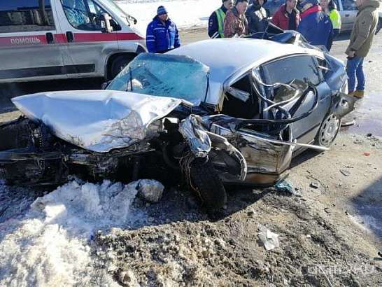 В Орле в районе ипподрома фура смяла легковушку