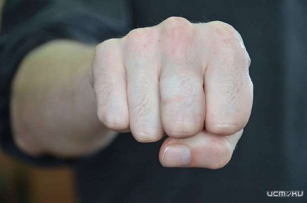 Ночная жизнь: в Орле рецидивист угрожал посетителям бара и устроил драку