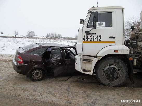 На Орловщине водитель «Лады» лоб в лоб врезался в бетономешалку
