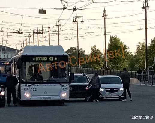 Накануне возле ЦУМа случилась авария. Примерно в это время там не работали светофоры