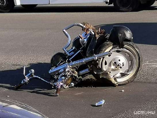 Утром ВАЗ и мопед не поделили дорогу в Лужках