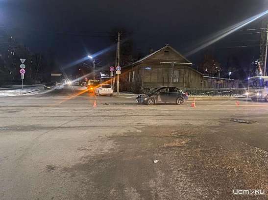 В Орле на мосту Дружбы не разъехались иномарка и «Нива»