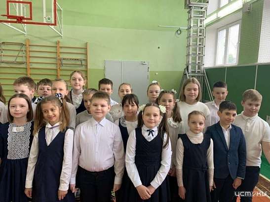 В школе №27 в Орле прошла торжественная линейка по случаю окончания учебного года