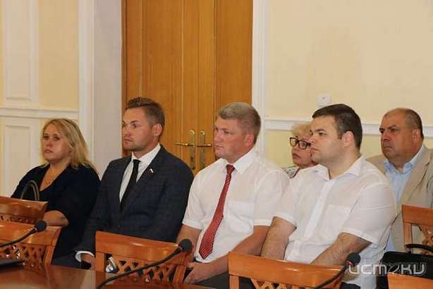 В Орле четырем кандидатам на пост губернатора выдали удостоверения