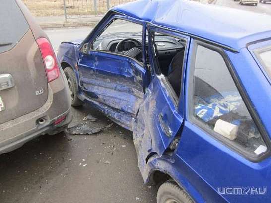 И стар и млад: в Орле столкнулись два автомобиля под управлением 20-ти- и 79-летнего водителей