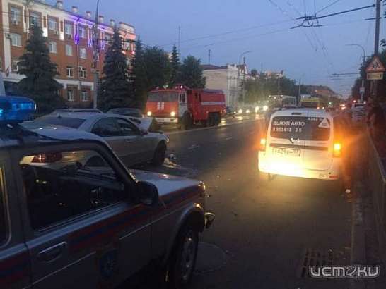 В Орле два человека попали в больницу после ДТП с машиной ДПС В Орле два человека попали в больницу после ДТП с машиной ДПС