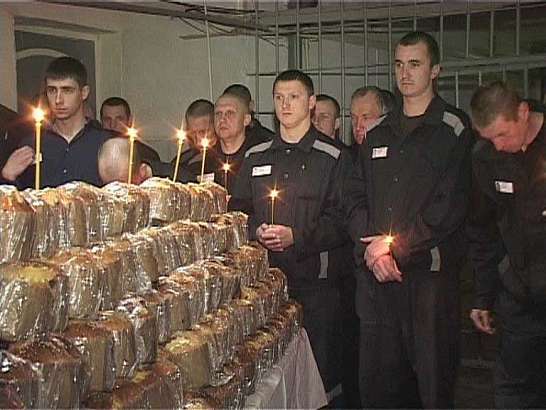 Кулич за решеткой