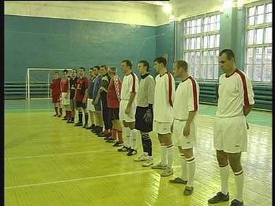 Милиционеры играют в футбол