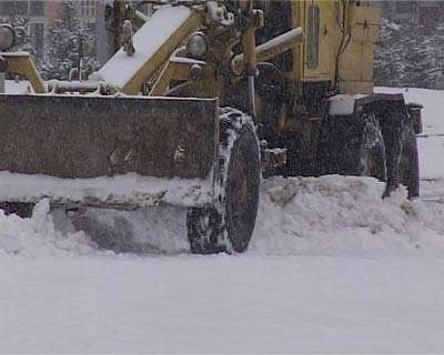 Снегопад стал причиной аврала на дорогах города
