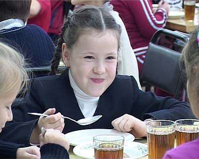 Чем кормят детей в школах?