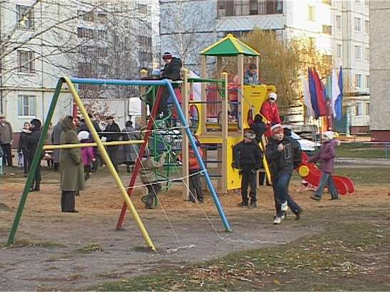 Открыли детскую площадку