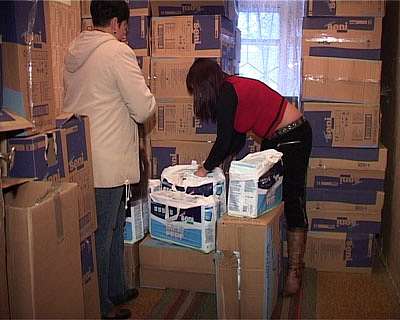 «Красный крест» раздает памперсы