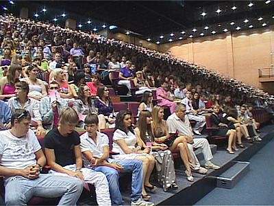 Для выпускников подготовили аля «Алые Паруса"...