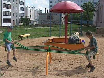 Куда исчезла детская площадка?