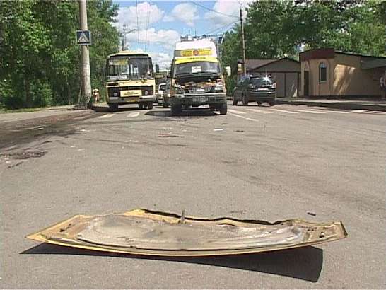 Две маршрутки столкнулись