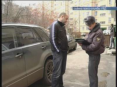 Машины на газонах