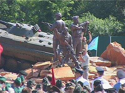 Открыли памятник